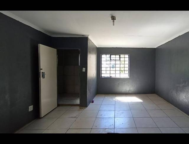 10 BEDROOM HOUSE FOR SALE IN ROSETTENVILLE